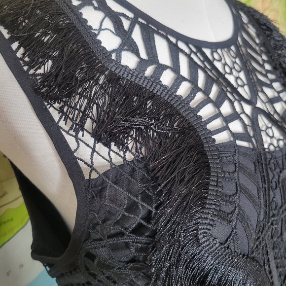 VENUS Black Crochet Sleeveless Top Size 8. Back Zip and Eye Clouser - Picture 6 of 12